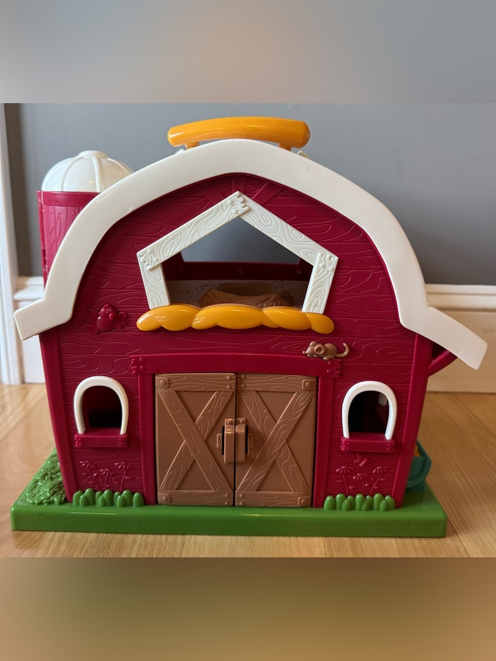 Battat Big Red Barn Foldable Farm Playset Carry Case Barn Only